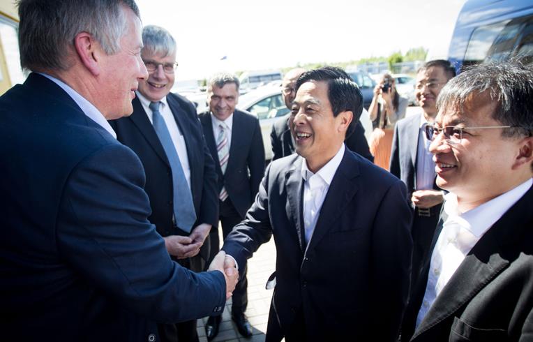 Li Jianghong – member of the People’s Congress and Executive Chairman of the Board of China Merchants Holdings on work visit to the Kaunas FEZ May 2015.